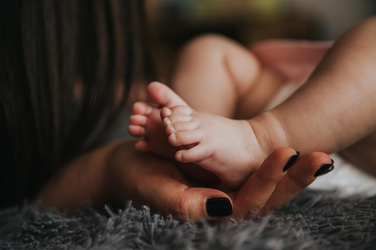 Waarom huid op huid contact belangrijk is voor baby’s